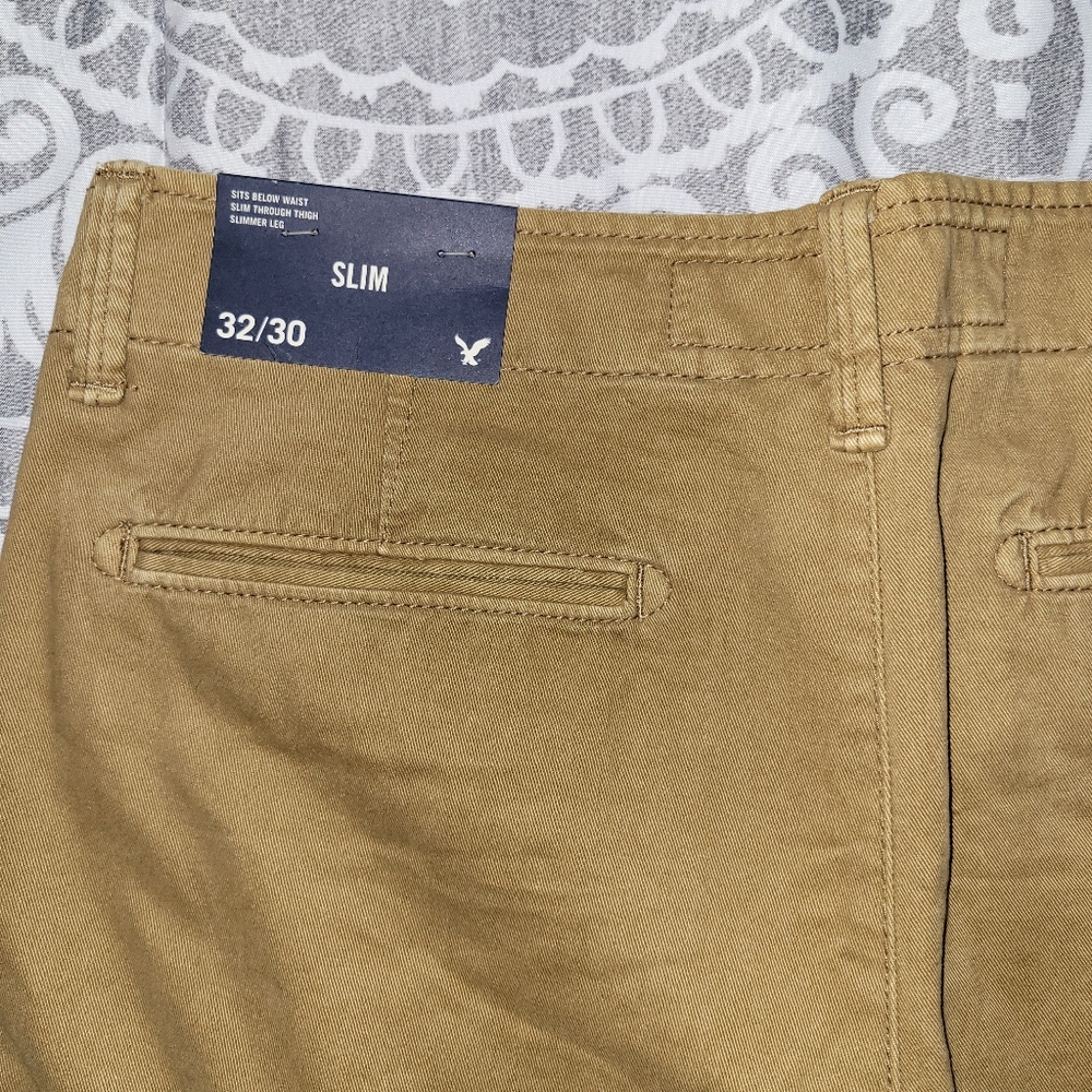 American Eagle NWT Slim Fit Khaki Pants 32x30